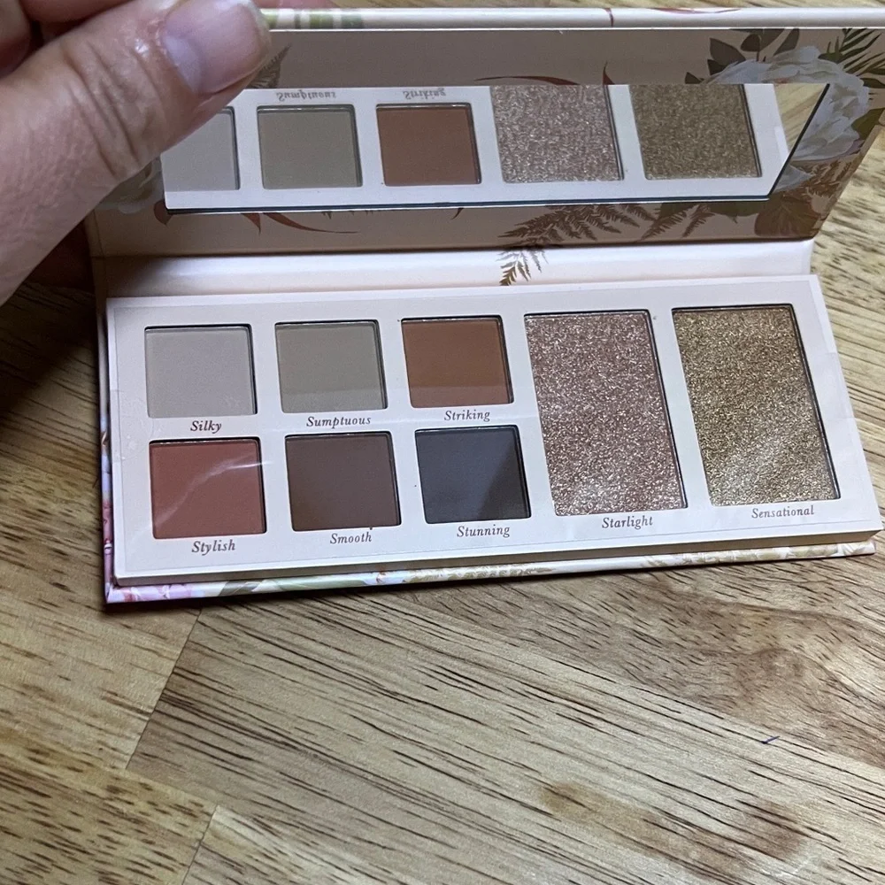 Laura Geller Soft Satins Eyeshadow and Highlighter Set